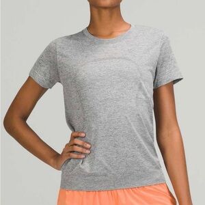 Lululemon Swiftly Breathe Short Sleeve Shirt, size 6

#107